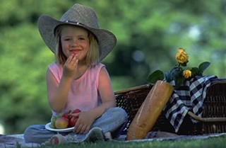 little girl with oversize cowboy hat